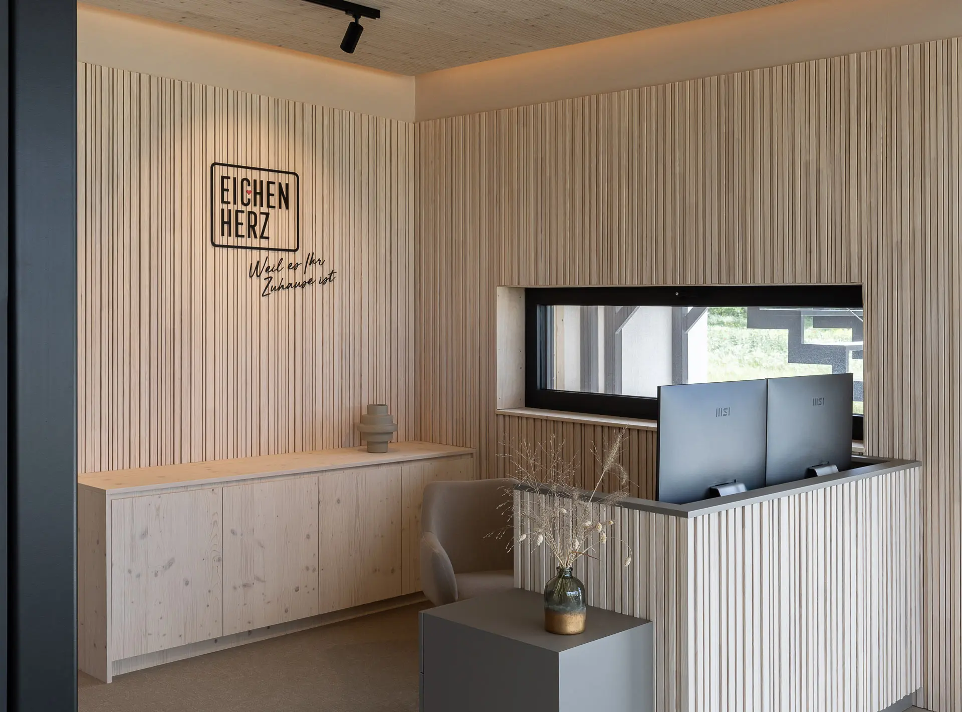 1920 showroom eichenherz showroom ln fullres 23